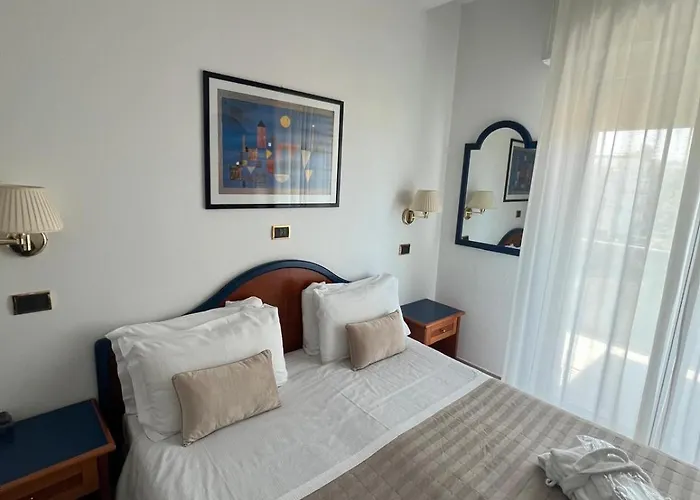 Ascot Hotel 4*