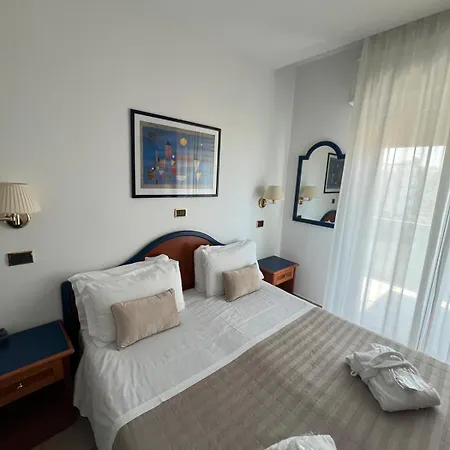 Ascot Hotel 4*