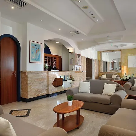 Ascot Hotel