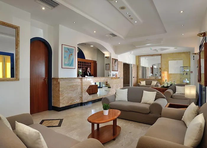 Ascot Hotel